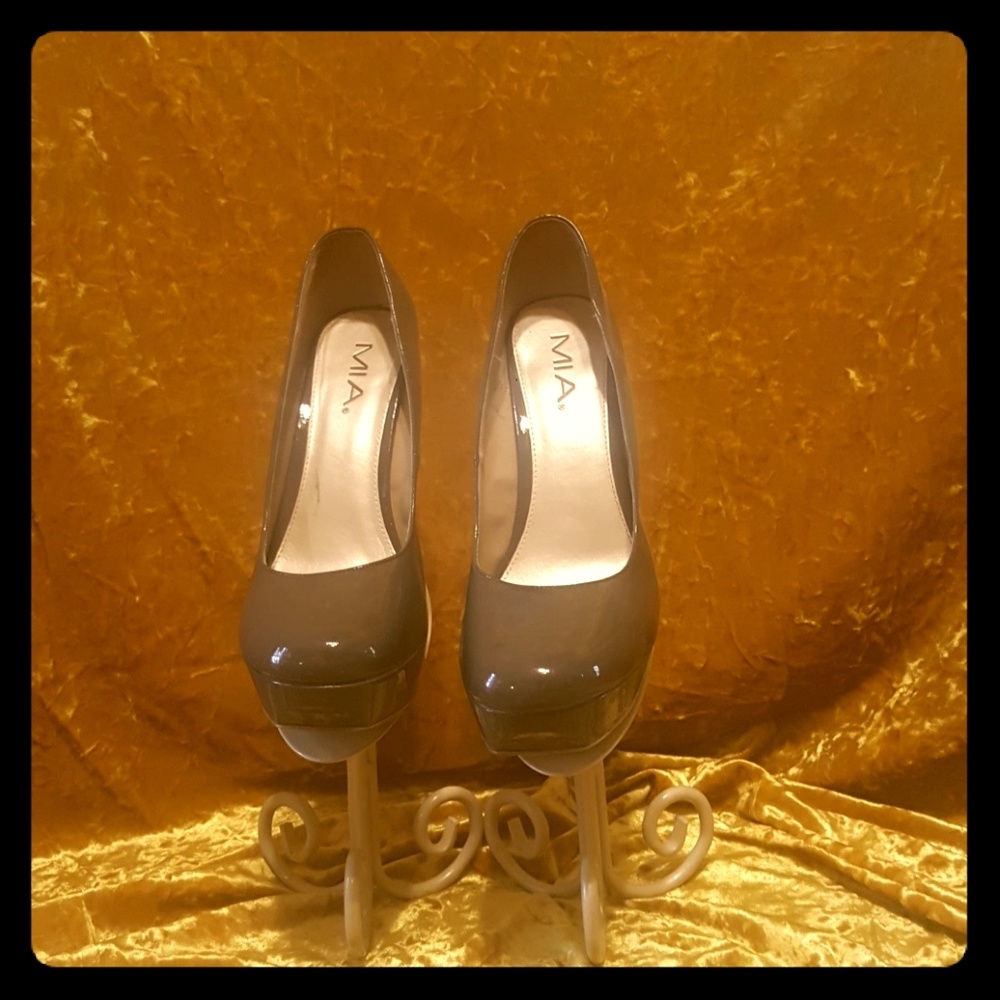 Shoes Size 10 MIA